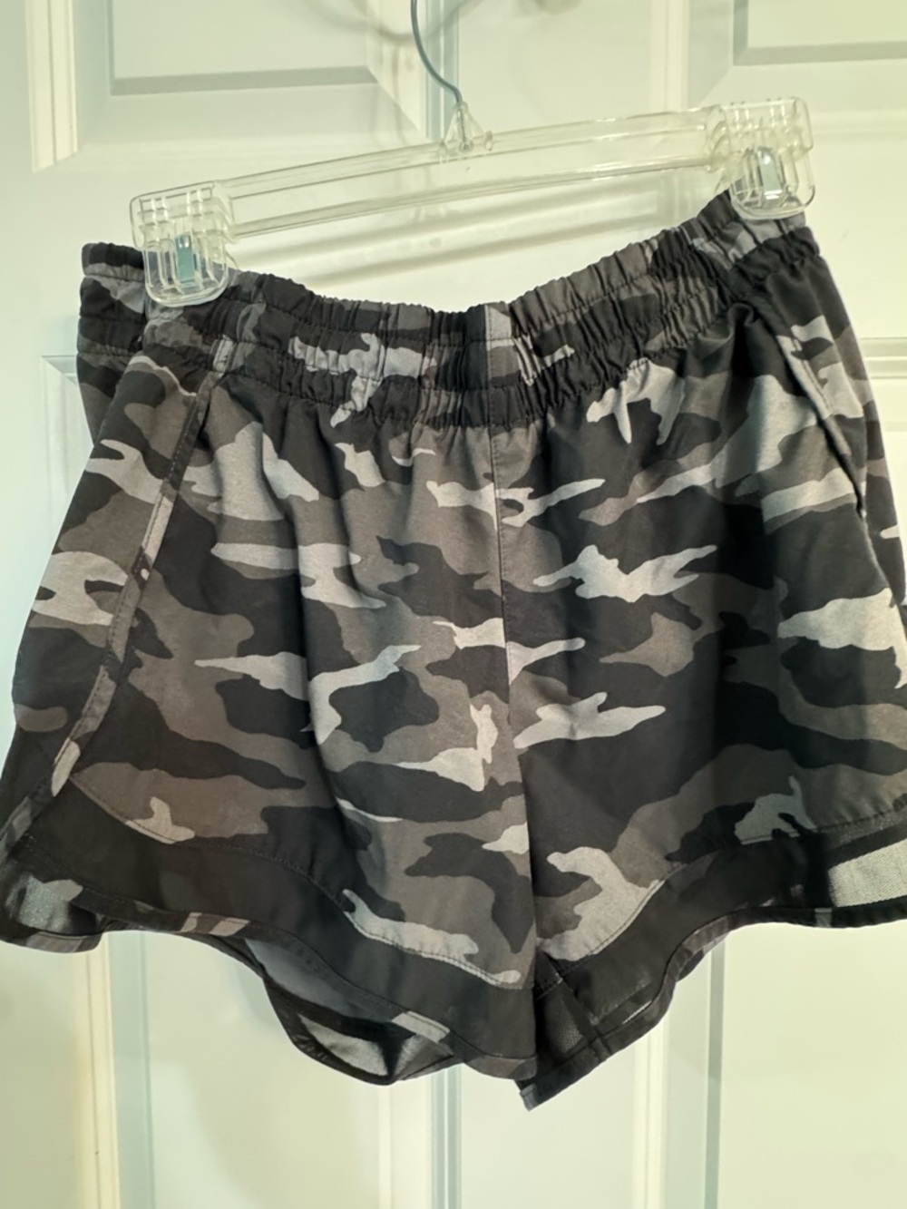 Athleta Black and Gray Camo Athletic Mesh Racer Run Mid Rise 4" Short